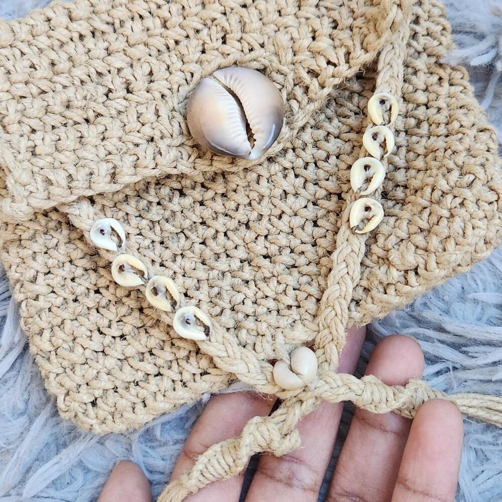 Hemp Cowrie Shell Purse - Picture 5 of 6